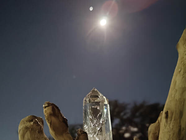 月光で浄化される天然石