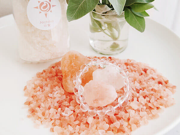 塩で浄化される天然石