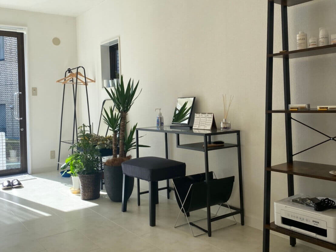 サロン玄関before